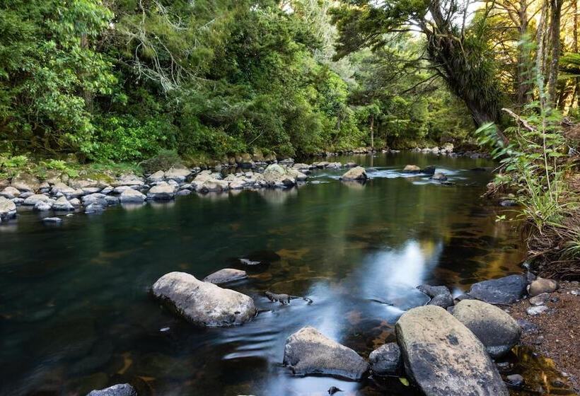 تختخواب و صبحانه Puketotara Lodge