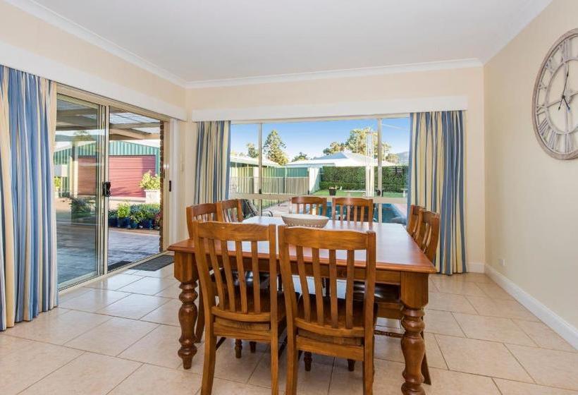 Colonial Court Villas