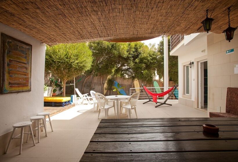 Ericeira Chill Hill Hostel & Private Rooms