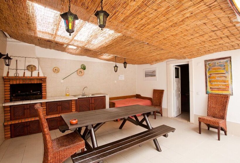 Ericeira Chill Hill Hostel & Private Rooms