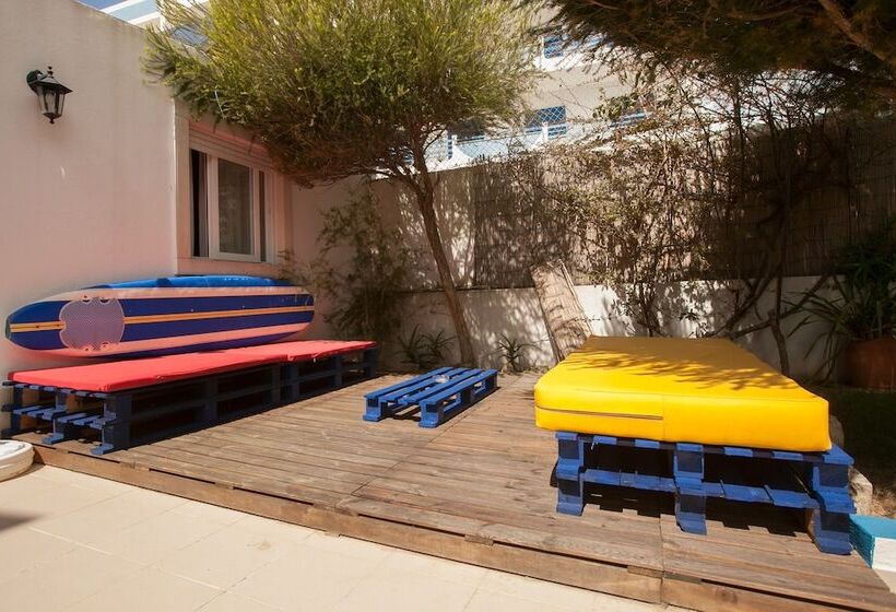 Ericeira Chill Hill Hostel & Private Rooms