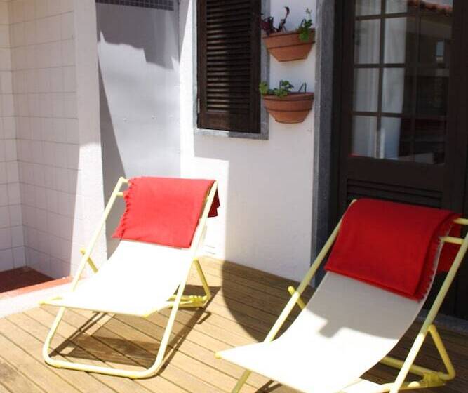 Ericeira Chill Hill Hostel & Private Rooms   Peach Garden