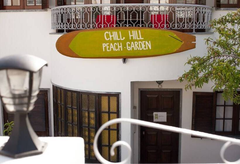 Ericeira Chill Hill Hostel & Private Rooms   Peach Garden