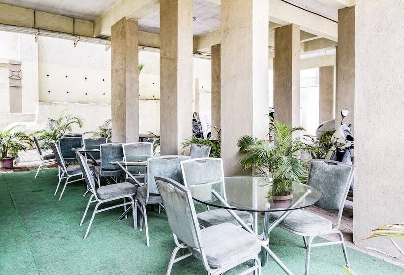 בית מלון כפרי Treebo Blossom   Viman Nagar