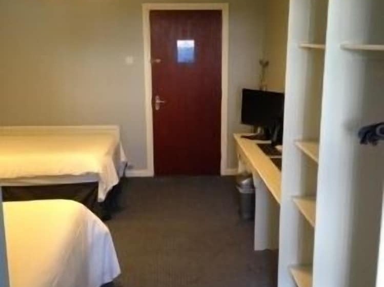 בית מלון כפרי 5 Corners Guest Inn