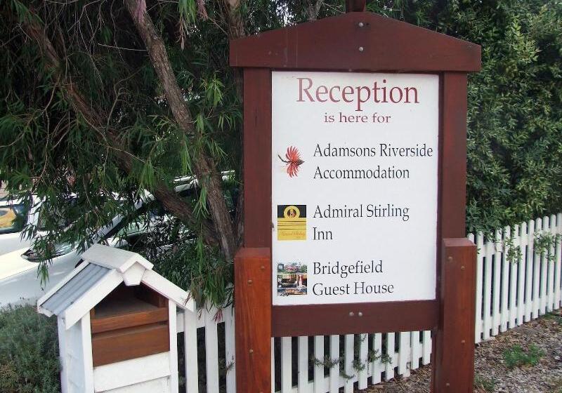 هتل Adamsons Riverside Accommodation