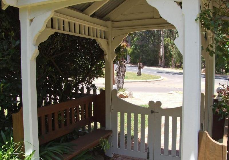 هتل Adamsons Riverside Accommodation