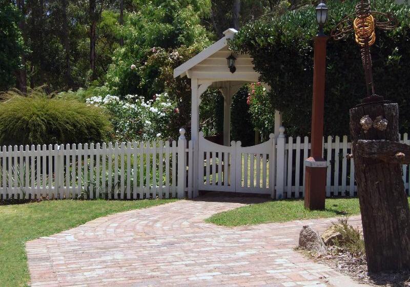 هتل Adamsons Riverside Accommodation