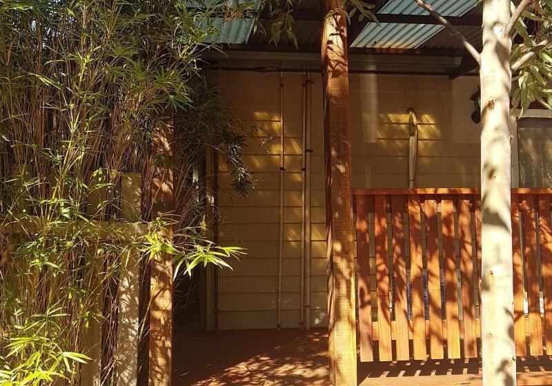 هتل Adamsons Riverside Accommodation