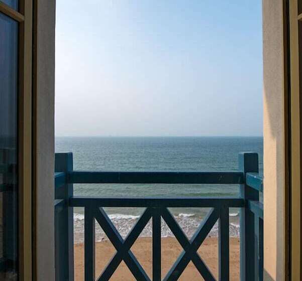 Отель Ambassadeurs Logis