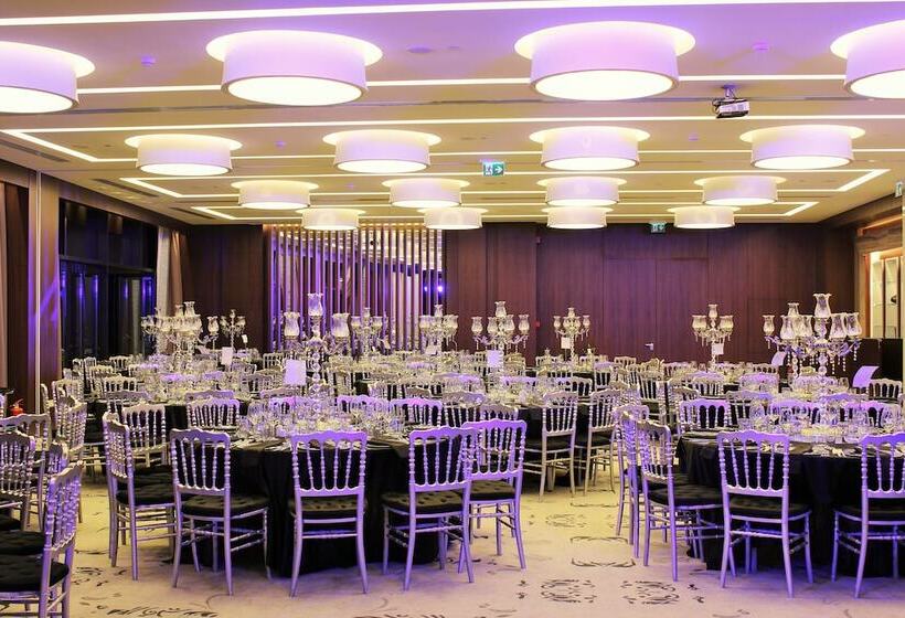 ホテル Burgu Arjaan By Rotana