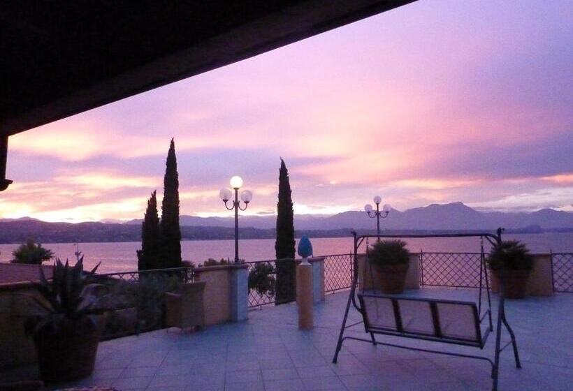 Отель Club Del Sole Desenzano Lake Village