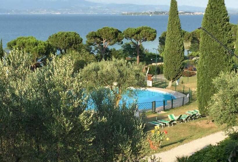 Отель Club Del Sole Desenzano Lake Village
