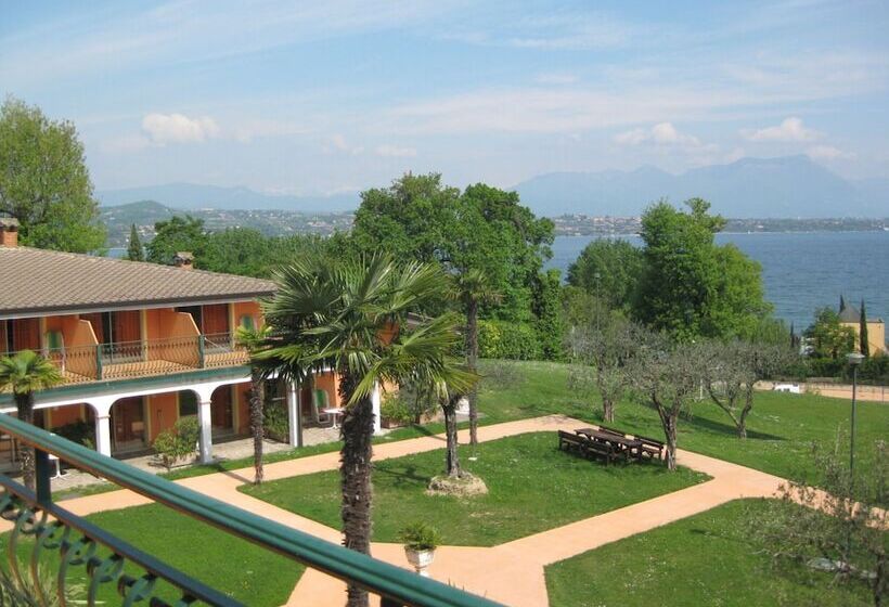 Отель Club Del Sole Desenzano Lake Village