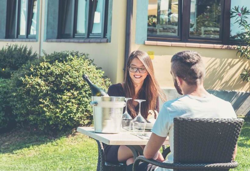 Отель Club Del Sole Desenzano Lake Village