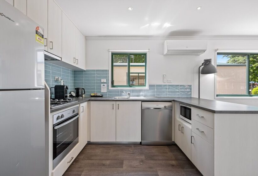 Отель Eureka Stockade Holiday Park