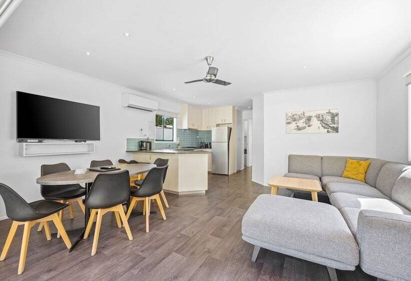 Отель Eureka Stockade Holiday Park