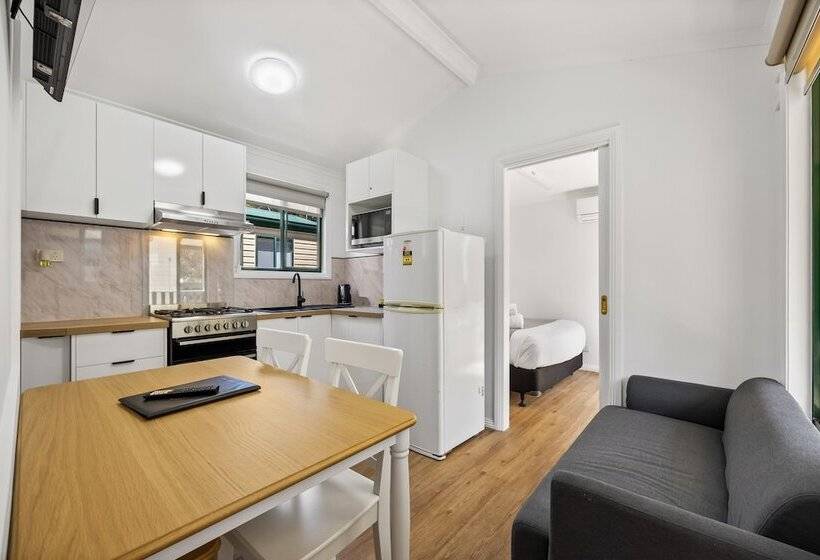 Отель Eureka Stockade Holiday Park