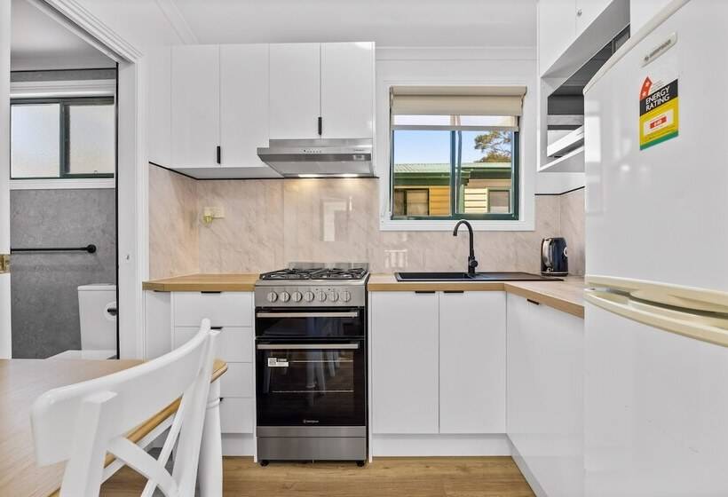 Отель Eureka Stockade Holiday Park