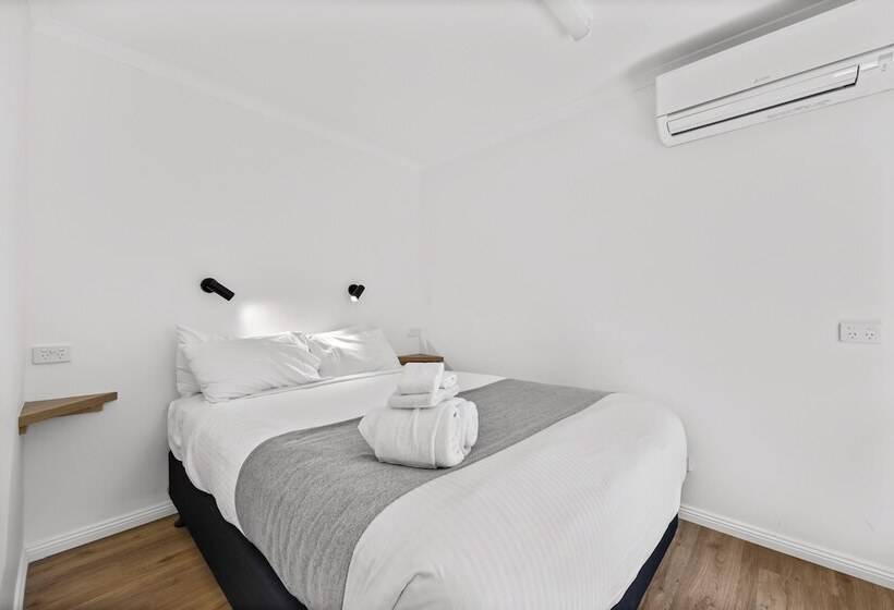 Отель Eureka Stockade Holiday Park