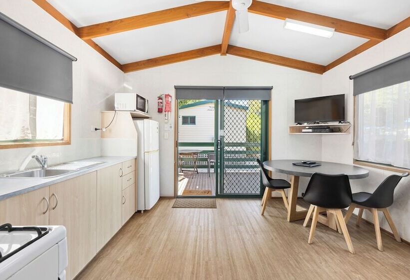 Отель Eureka Stockade Holiday Park