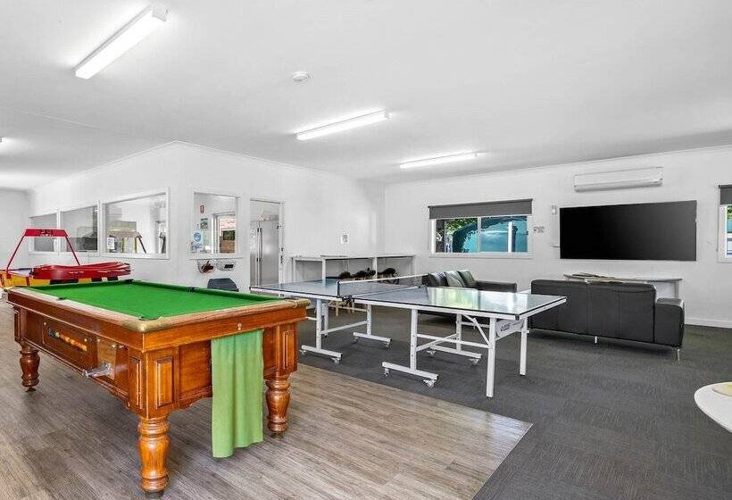 Отель Eureka Stockade Holiday Park