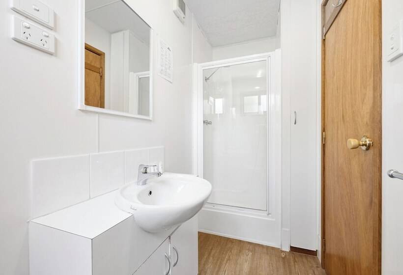 Отель Eureka Stockade Holiday Park