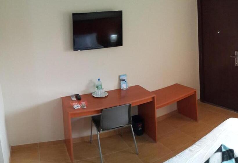 فندق Express Inn Coronado & Camping