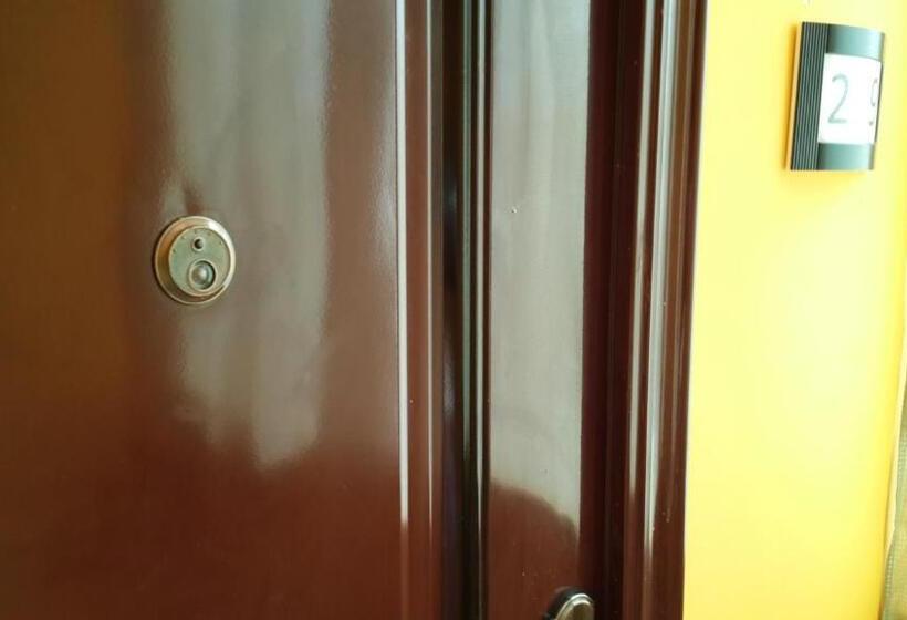 فندق Express Inn Coronado & Camping