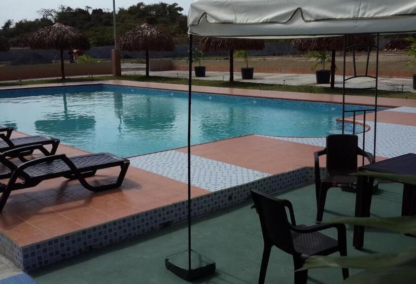 فندق Express Inn Coronado & Camping