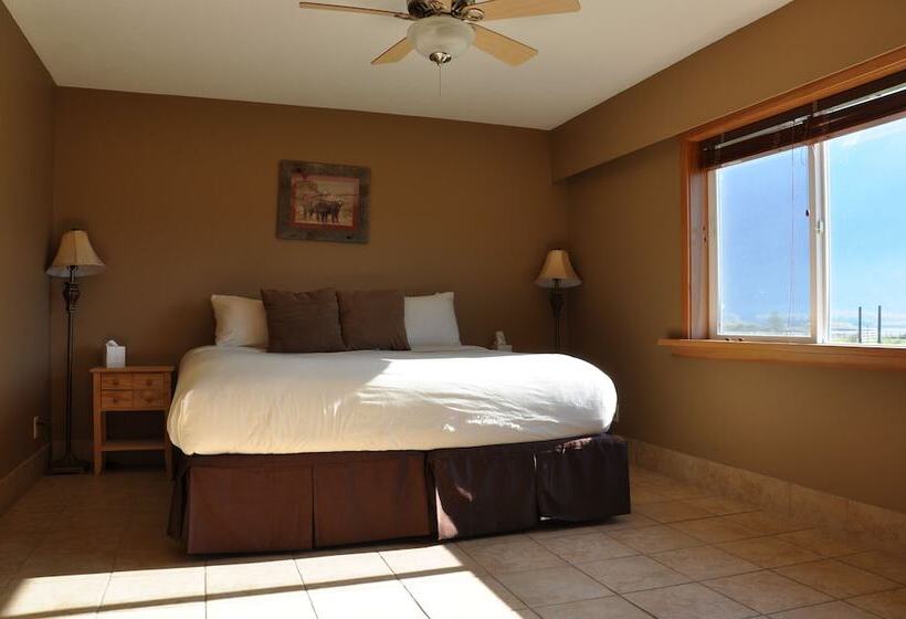 בית מלון כפרי Fraser River Outpost Lodge