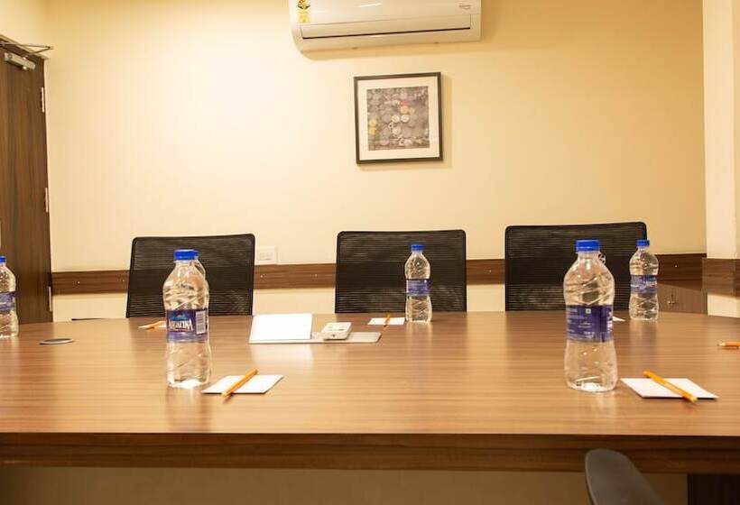 Отель Ginger Ahmedabad Satellite