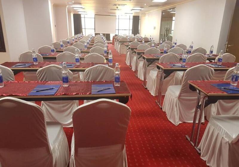 호텔 Golden Tulip Dar Es Salaam City Center