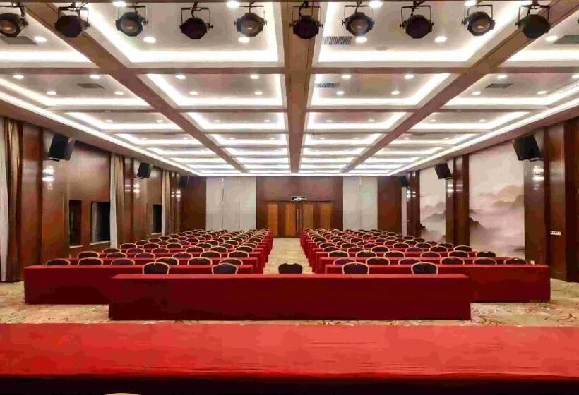 בית מלון כפרי Holiday Inn Express Zhengzhou Airport, An Ihg