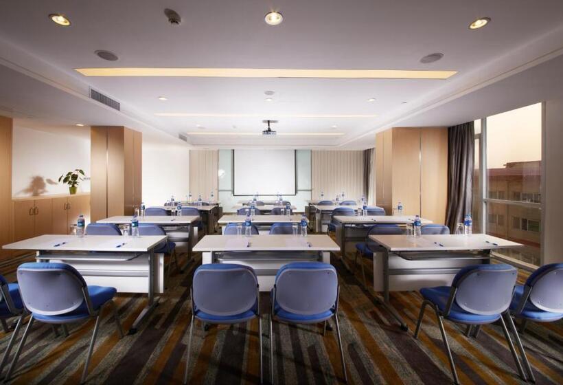 בית מלון כפרי Holiday Inn Express Zhengzhou Airport, An Ihg