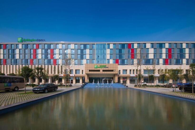 בית מלון כפרי Holiday Inn Express Zhengzhou Airport, An Ihg