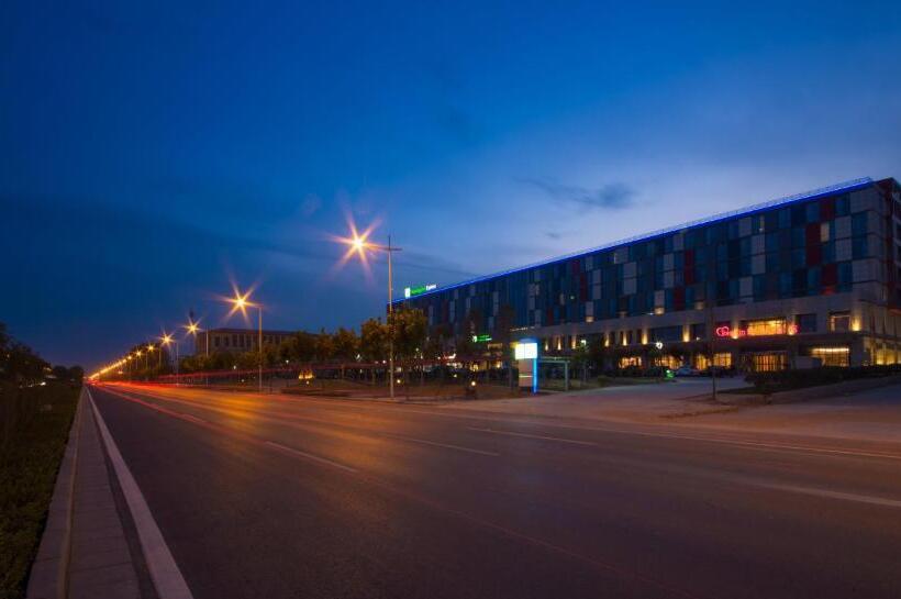 בית מלון כפרי Holiday Inn Express Zhengzhou Airport, An Ihg