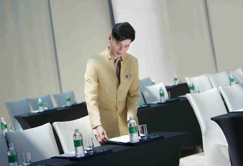 هتل Holiday Inn Nanchang Riverside By Ihg