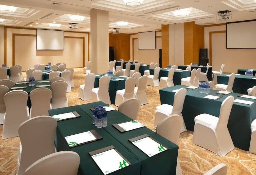 هتل Holiday Inn Nanchang Riverside By Ihg