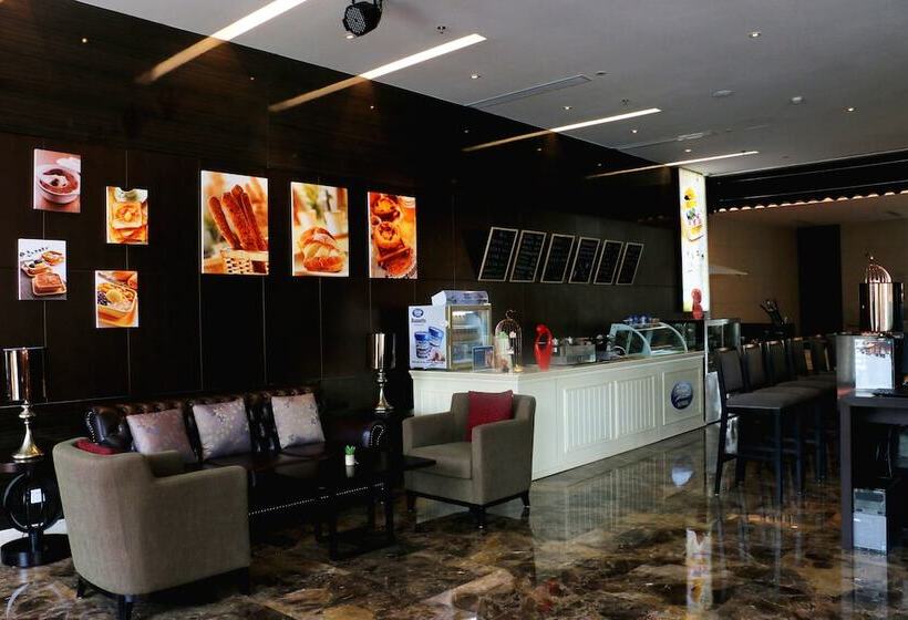 هتل Holiday Inn Nanchang Riverside By Ihg