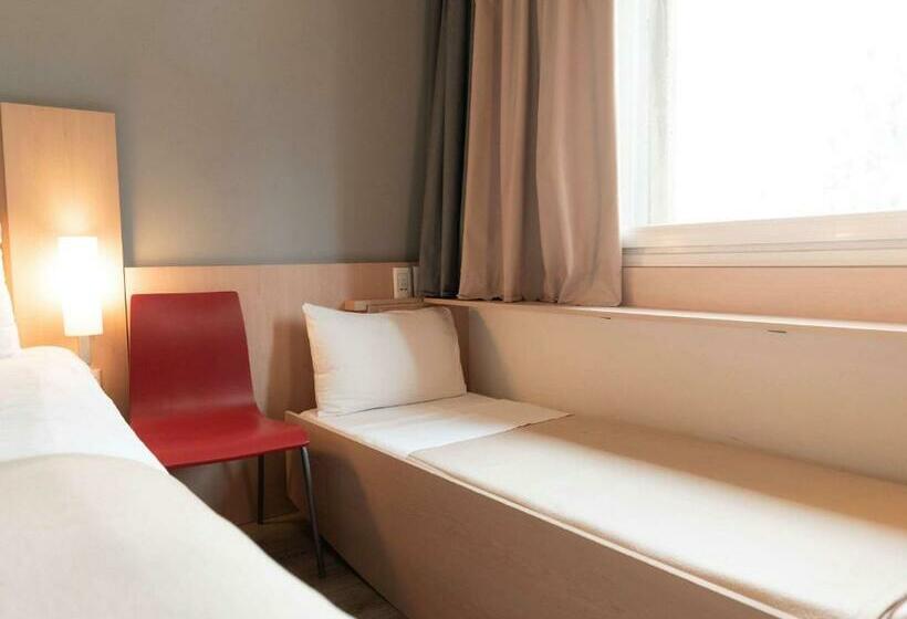 בית מלון כפרי Ibis Pilar