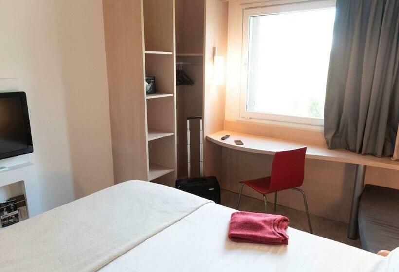 בית מלון כפרי Ibis Pilar