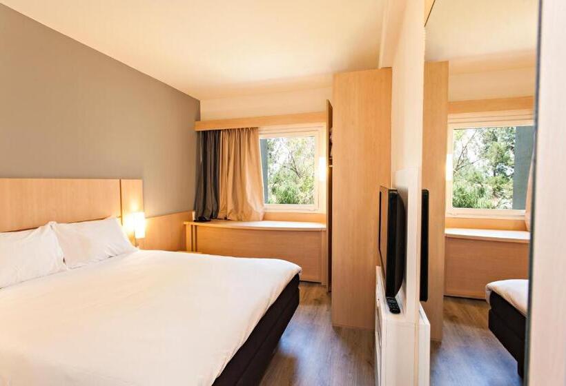 בית מלון כפרי Ibis Pilar