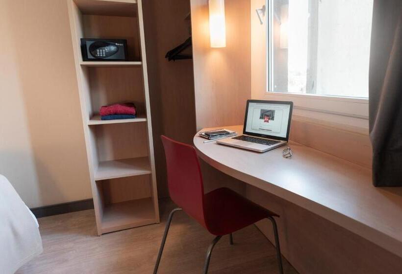 בית מלון כפרי Ibis Pilar