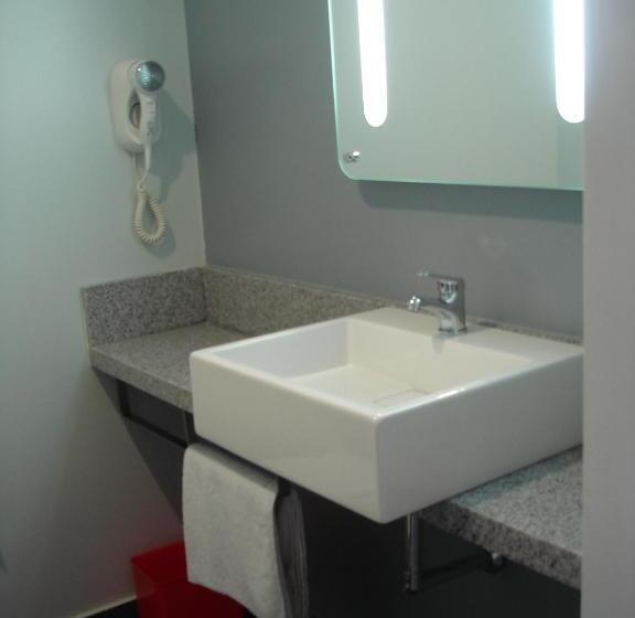 בית מלון כפרי Ibis Pilar