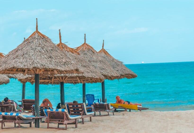 فندق Best Western Jangwani Sea Breeze Resort