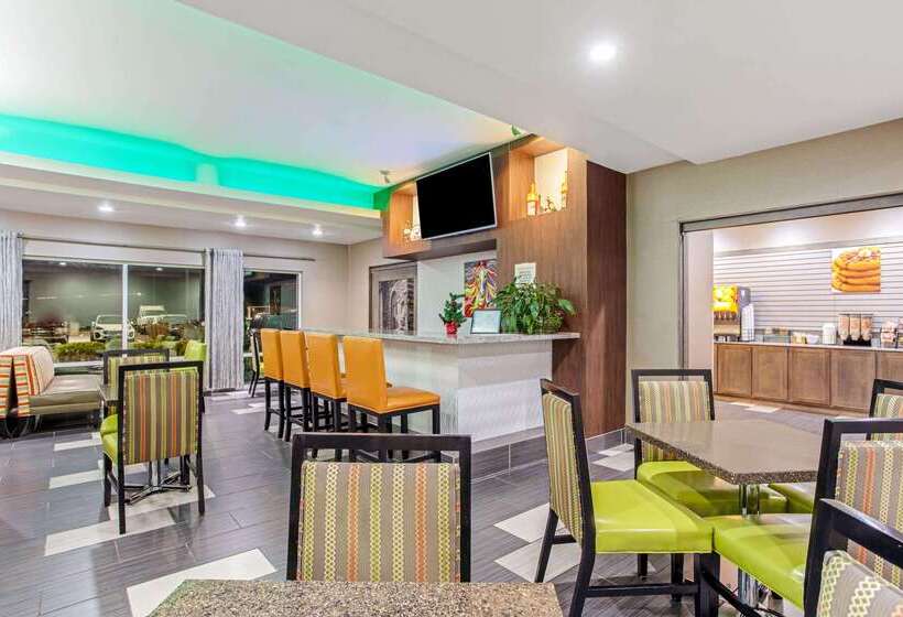 Отель La Quinta By Wyndham Paducah