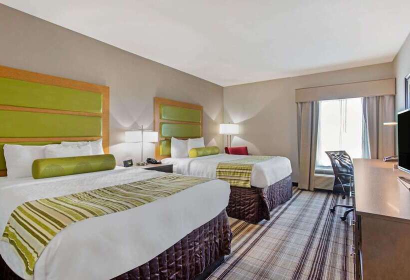 Отель La Quinta By Wyndham Paducah