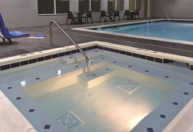 Отель La Quinta By Wyndham Paducah