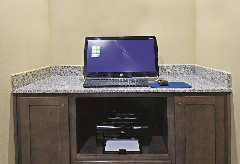 Отель La Quinta By Wyndham Paducah